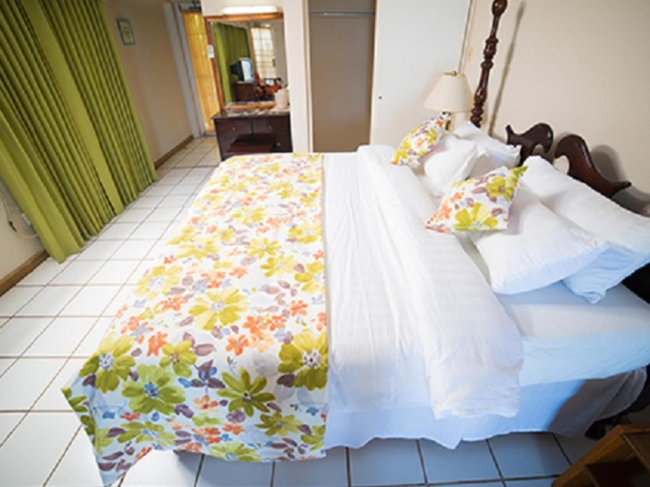 Treasure Beach Hotel Exterior photo